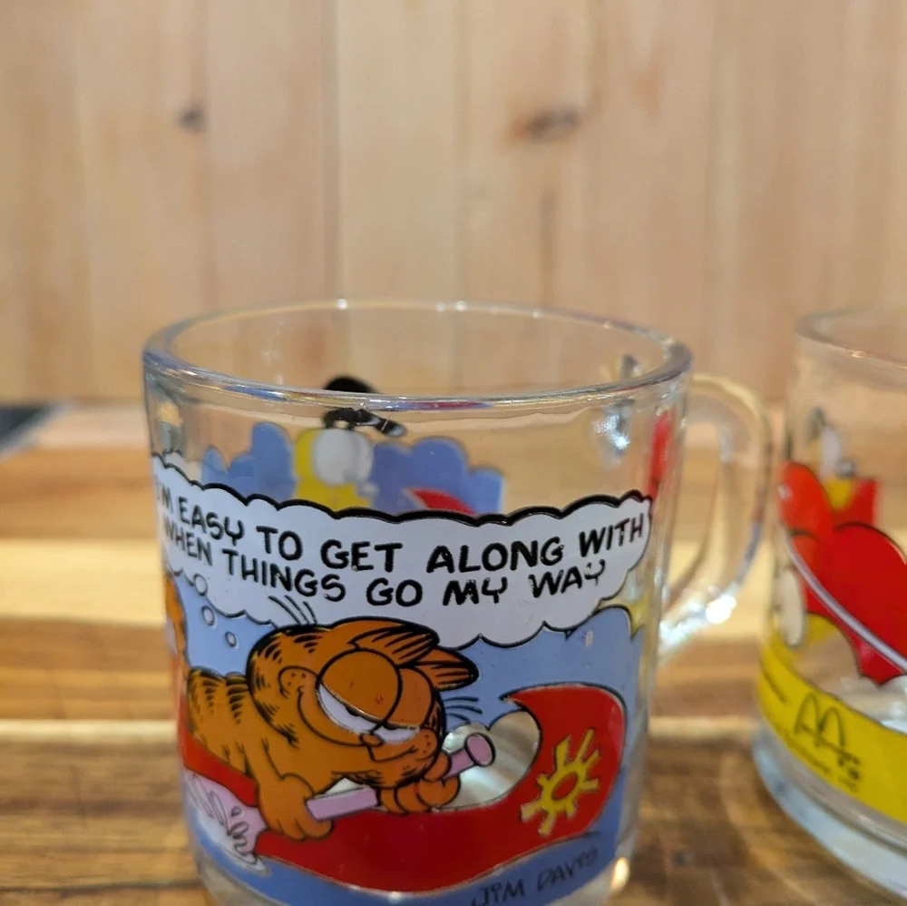 Garfield Glass Mug Set - Colorful Cartoon Design